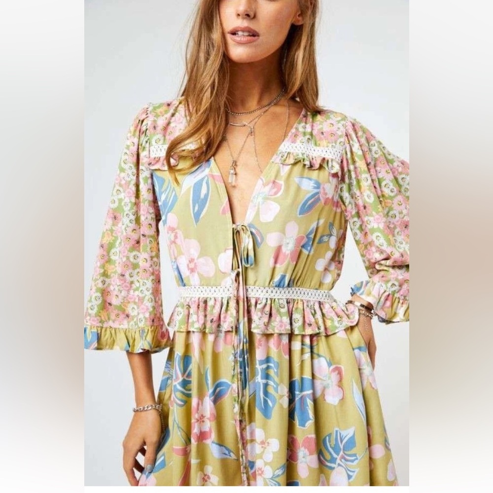🧨 24. NWT Davi & Dani Mixed Floral Print Romper with Crochet Accents - Picture 6 of 10